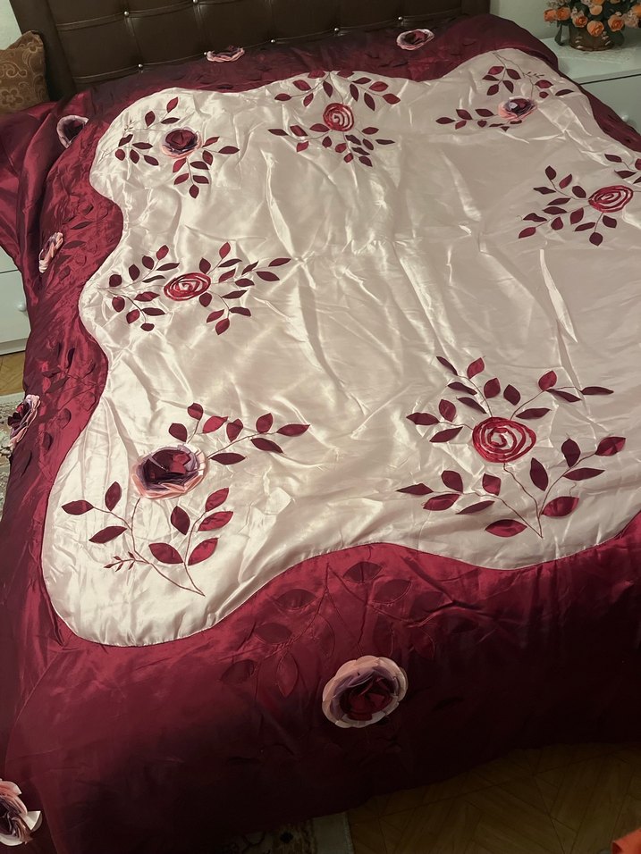 Bordo İşlemeli Parlak Yatak Örtüsü - Görsel 2