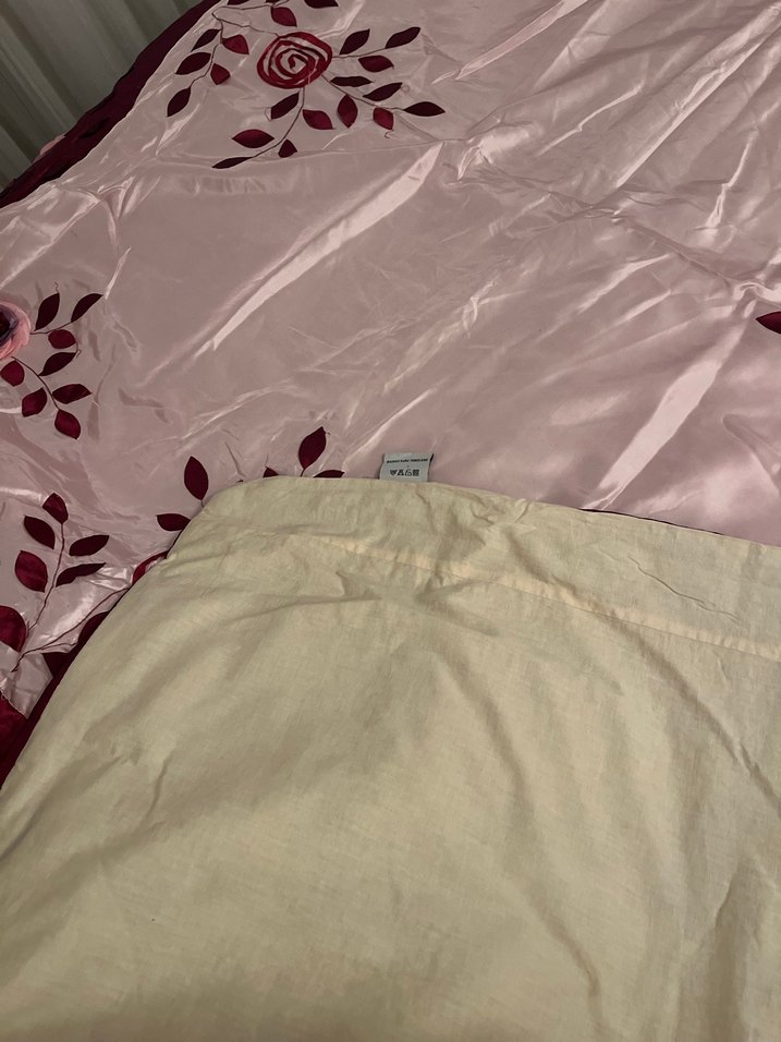 Bordo İşlemeli Parlak Yatak Örtüsü - Görsel 4