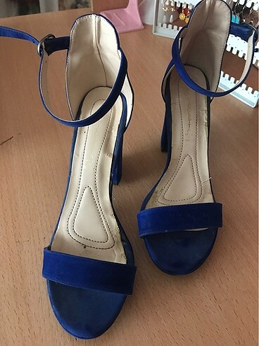 Saks mavisi tek bant topuklu ayakkabı
