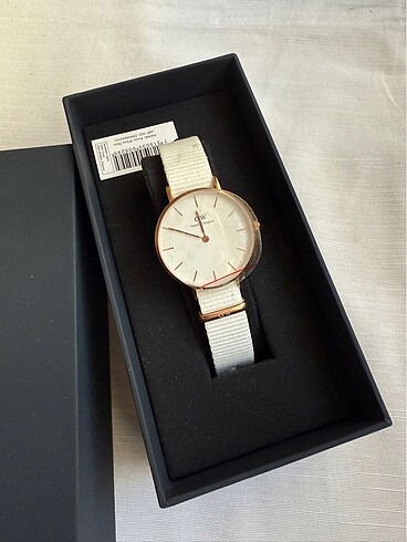 Daniel Wellington Petite Dover Saat