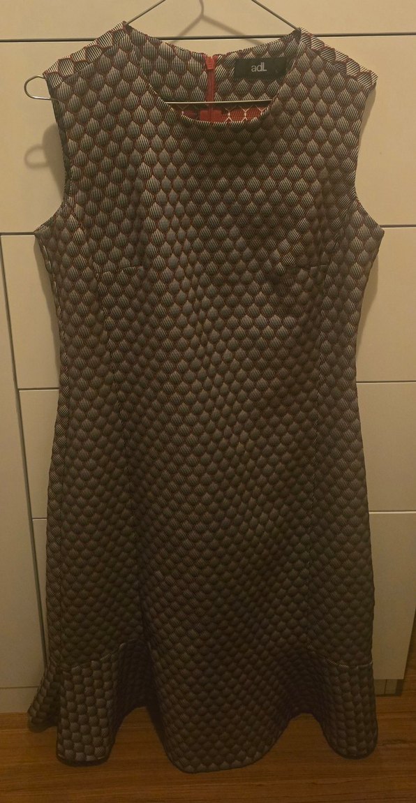 Düz Sıfır Yaka Kolsuz Midi Elbise - Görsel 2