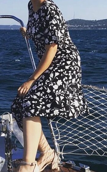 Koton yırtmaçlı kısa kollu elbise - Görsel 5