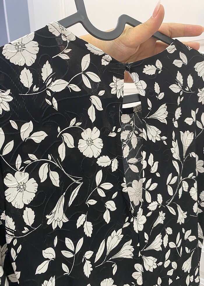 Koton yırtmaçlı kısa kollu elbise - Görsel 3