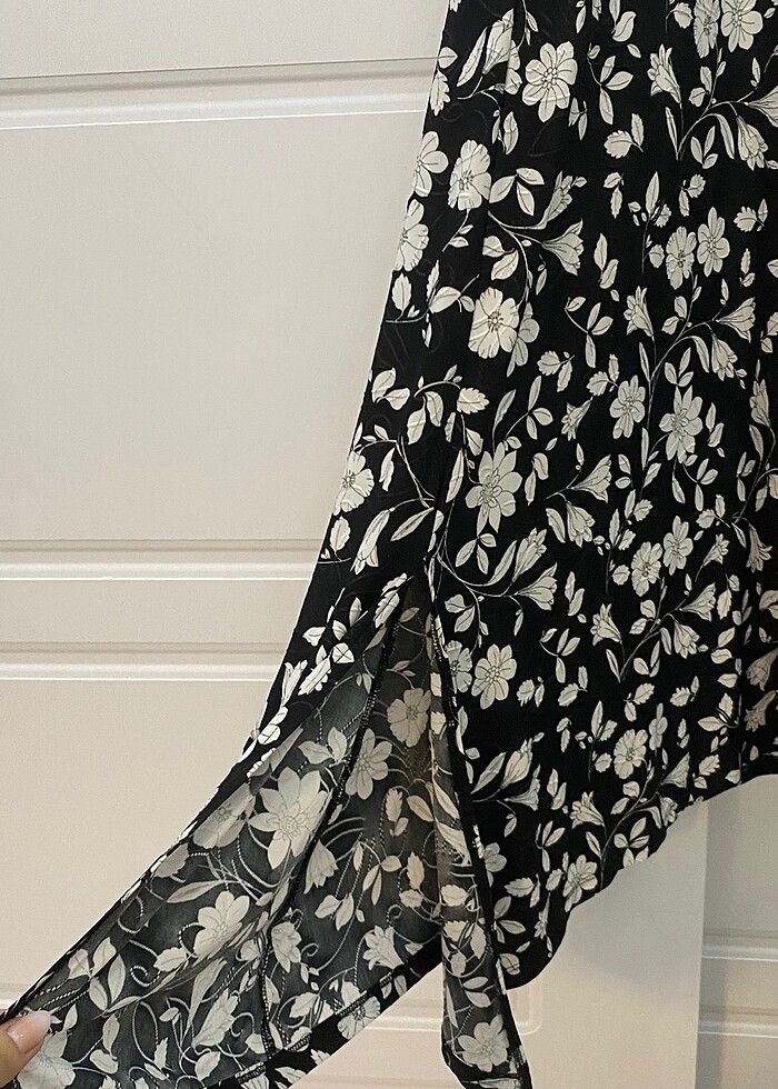 Koton yırtmaçlı kısa kollu elbise - Görsel 4