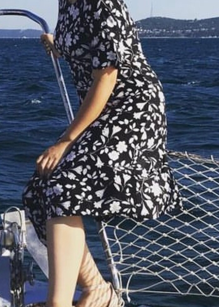 Koton yırtmaçlı kısa kollu elbise - Görsel 5