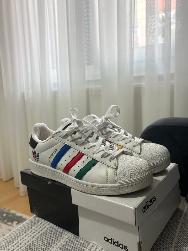 Adidas Superstar Renkli Şeritli Beyaz Sneaker — görsel 2/4
