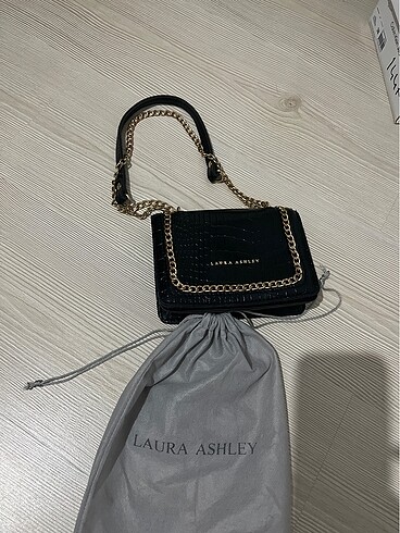 laura ashley canta