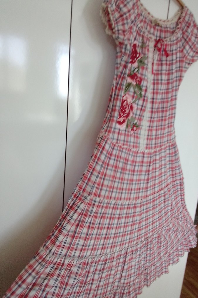 Nakışlı, çiçek işlemeli elbise - Görsel 3