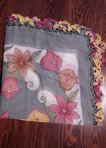 Çiçek Desenli Dantel Kenarlı Kadın Fular - Görsel 2