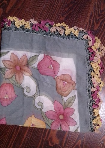 Çiçek Desenli Dantel Kenarlı Kadın Fular - Görsel 5