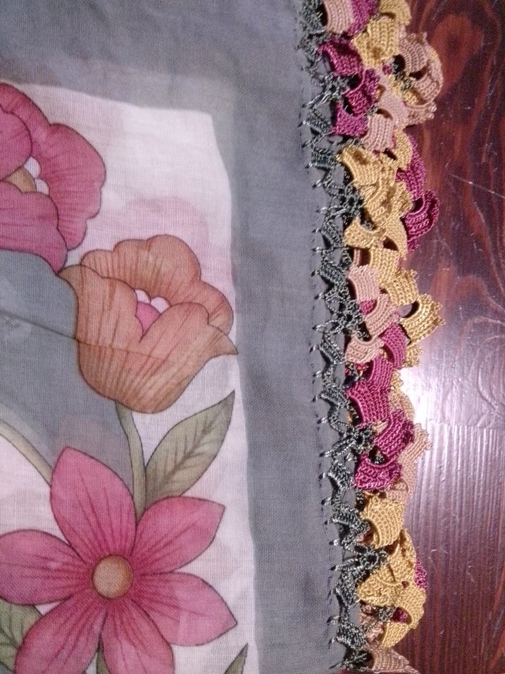 Çiçek Desenli Dantel Kenarlı Kadın Fular - Görsel 4