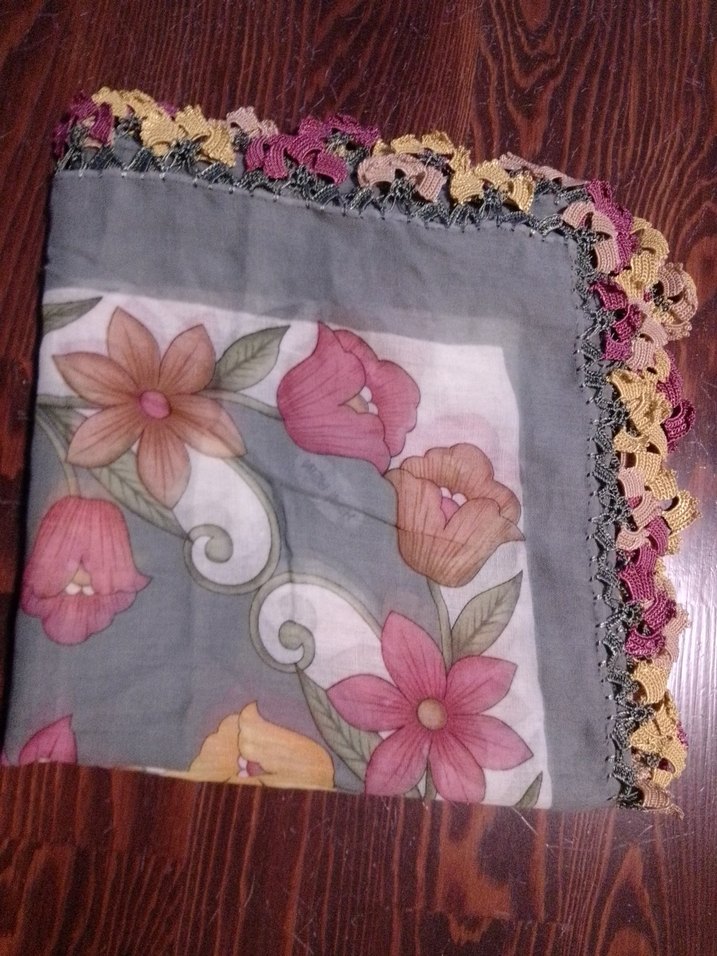 Çiçek Desenli Dantel Kenarlı Kadın Fular - Görsel 2