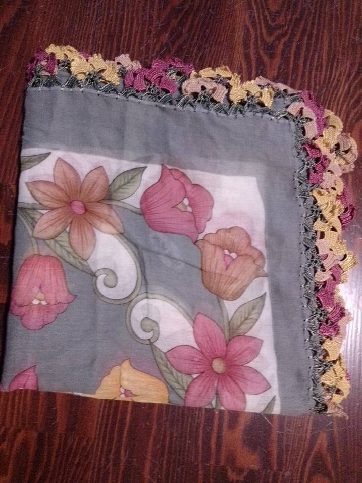 Çiçek Desenli Dantel Kenarlı Kadın Fular - Görsel 3