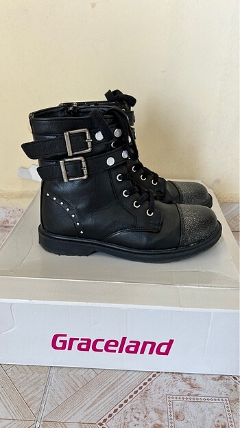 Deichmann Çocuk bot