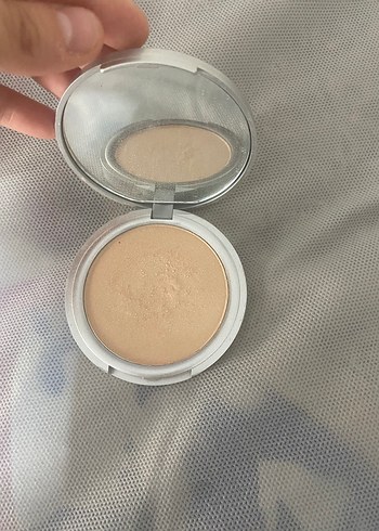 Diğer Mary-Lou Manizer Aydınlatıcı ve Kapatıcı