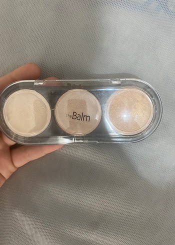Beden Bej Tonlarında Aydınlatıcı ve Kapatıcı Paleti