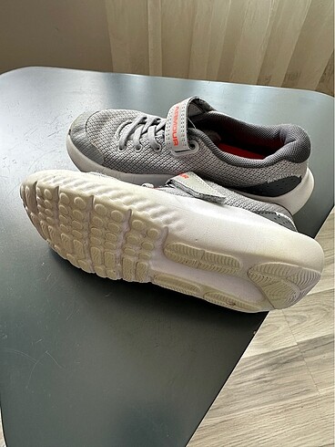 30 Beden gri Renk Under Armour Çocuk Ayakkabı 30