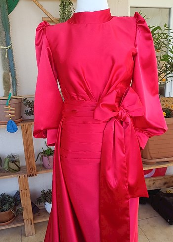 Uzun Kırmızı Drapeli Kadın Abiye Elbise - Görsel 5