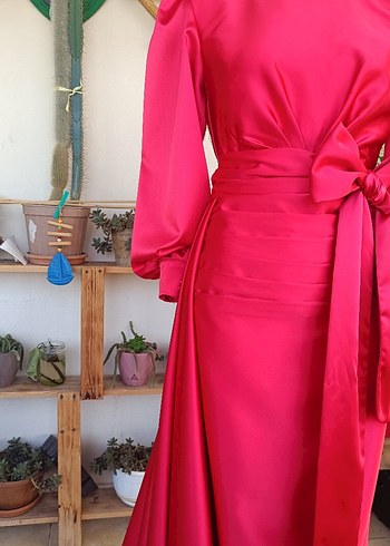 Uzun Kırmızı Drapeli Kadın Abiye Elbise - Görsel 4