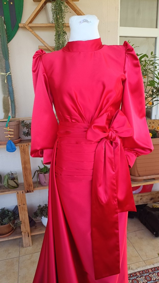Uzun Kırmızı Drapeli Kadın Abiye Elbise - Görsel 5