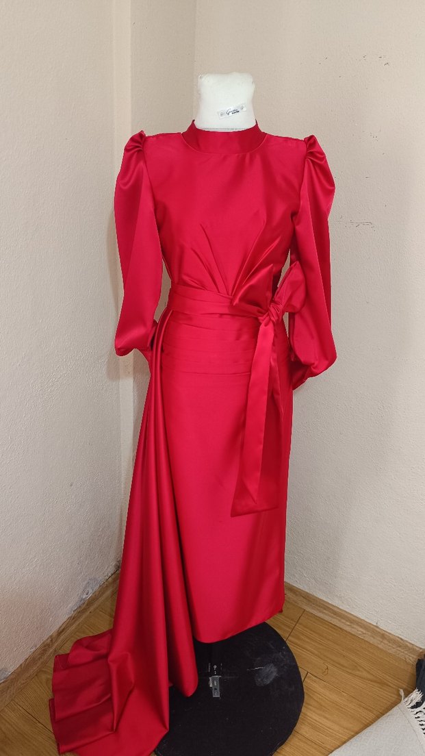 Uzun Kırmızı Drapeli Kadın Abiye Elbise - Görsel 2