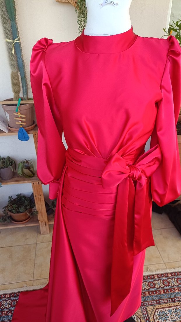 Uzun Kırmızı Drapeli Kadın Abiye Elbise - Görsel 3