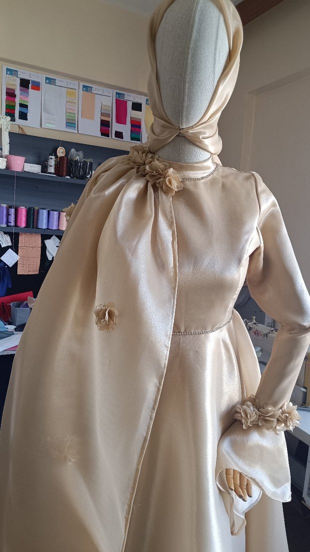 Bej İşlemeli Uzun Kollu Uzun Elbise - Görsel 2