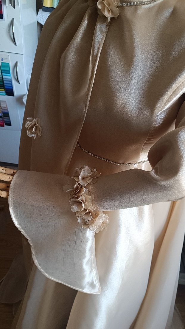 Bej İşlemeli Uzun Kollu Uzun Elbise - Görsel 3