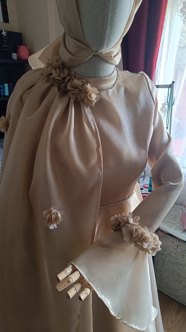 Bej İşlemeli Uzun Kollu Uzun Elbise - Görsel 4