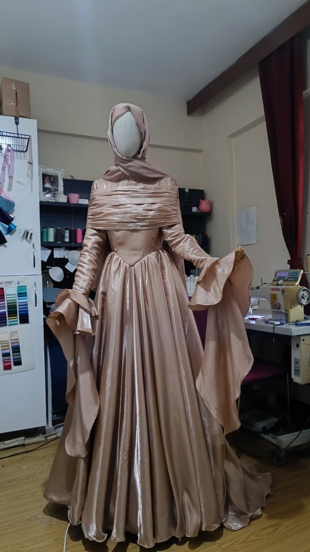 Bej Uzun Kollu Drapeli Kadın Abiye - Görsel 4