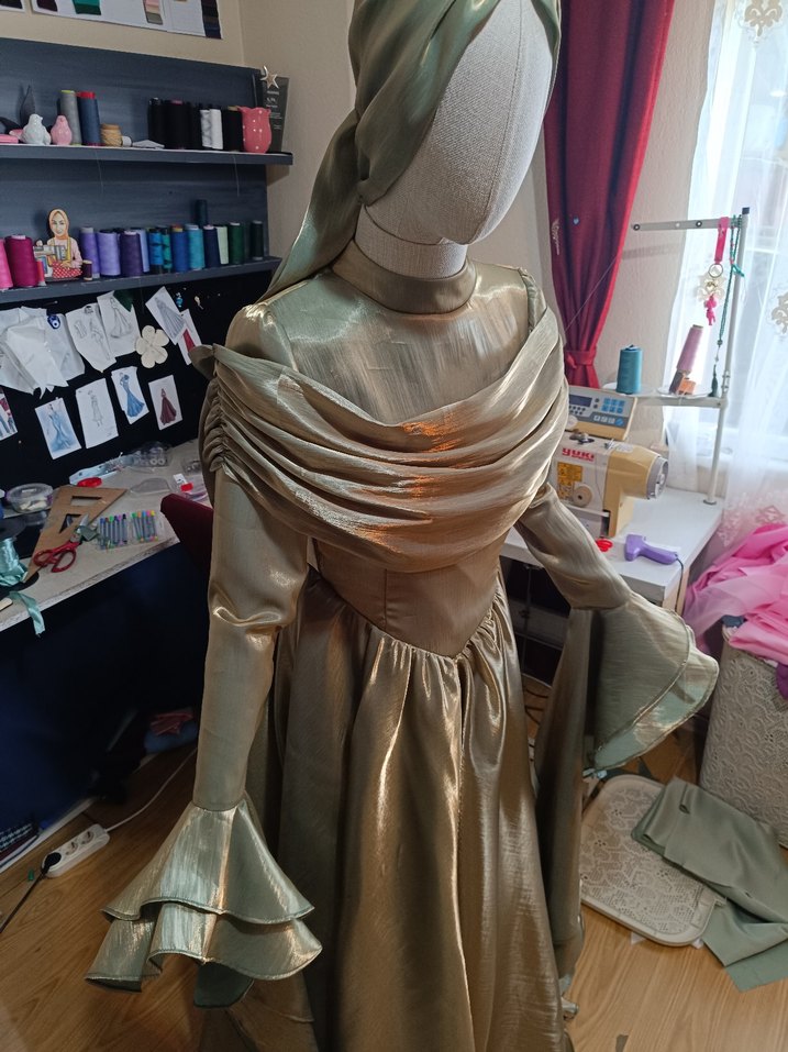 Uzun Kollu, Yüksek Yakalı Gotik Kadın Elbisesi - Görsel 4