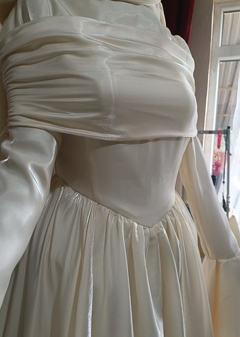 Uzun Kollu Drapeli Beyaz Straplez Gelinlik - Görsel 3