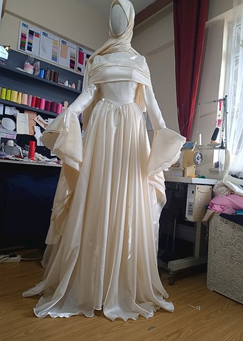 Uzun Kollu Drapeli Beyaz Straplez Gelinlik - Görsel 4