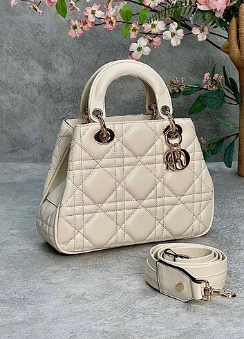 CHIRSTIAN DIOR 