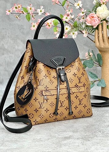  Beden LOUIS VUITTON MONTSOURIS BACKPACK SIRT ÇANTASI 