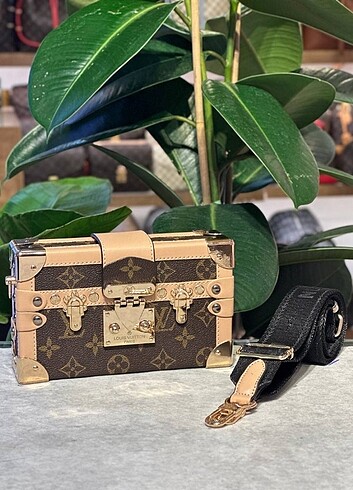 Louis Vuitton LOUIS VUITTON PETITE MALLE NEW MODEL