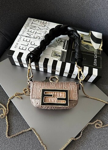 Fendi FENDI - NANO Baguette Charm mini