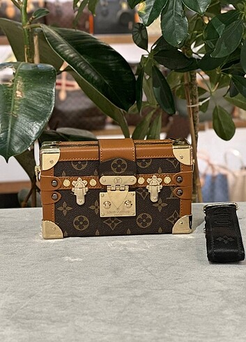 Diğer LOUIS VUITTON PETITE MALLE NEW MODEL 