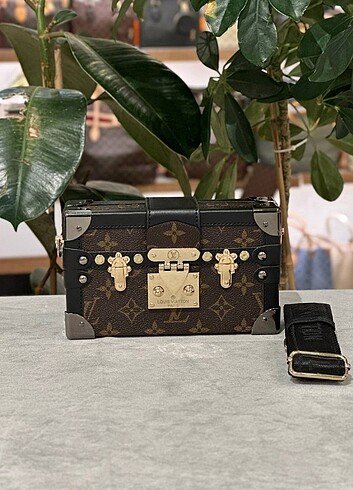  Beden LOUIS VUITTON PETITE MALLE NEW MODEL 