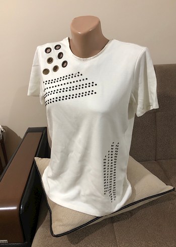 Düğmeli Baskılı Beyaz Kadın Tişört - Görsel 4