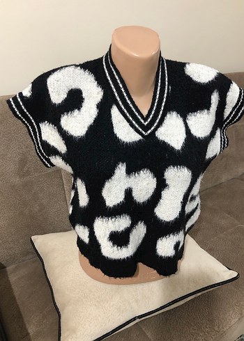 Siyah Beyaz Zebra Desenli V Yaka Kısa Kollu Süveter - Görsel 4