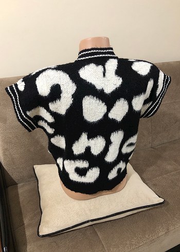 Siyah Beyaz Zebra Desenli V Yaka Kısa Kollu Süveter - Görsel 9