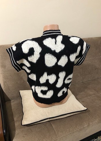 Siyah Beyaz Zebra Desenli V Yaka Kısa Kollu Süveter - Görsel 8