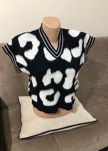 Siyah Beyaz Zebra Desenli V Yaka Kısa Kollu Süveter - Görsel 2