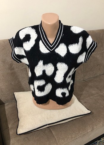 Siyah Beyaz Zebra Desenli V Yaka Kısa Kollu Süveter - Görsel 11