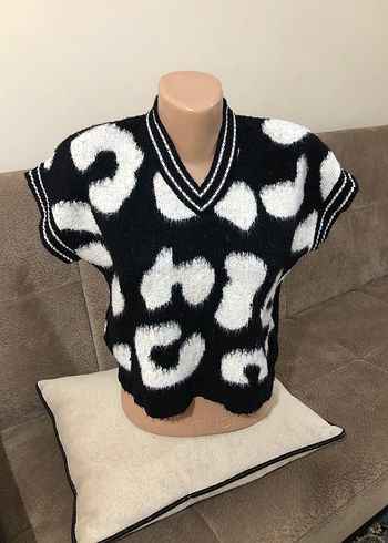 Siyah Beyaz Zebra Desenli V Yaka Kısa Kollu Süveter - Görsel 13