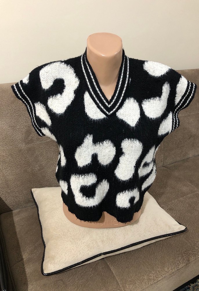 Siyah Beyaz Zebra Desenli V Yaka Kısa Kollu Süveter - Görsel 3