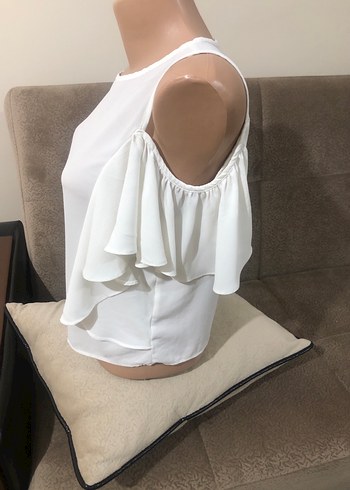 Beyaz Dökümlü Kolsuz Bluz - Görsel 9
