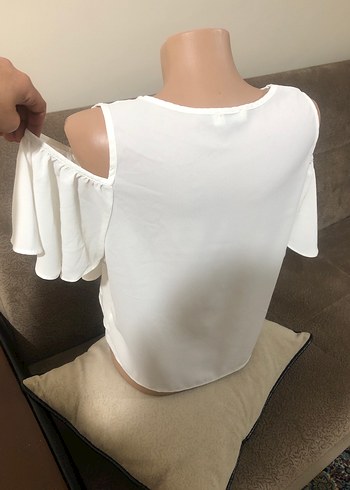 Beyaz Dökümlü Kolsuz Bluz - Görsel 7