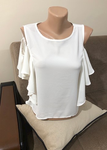 Beyaz Dökümlü Kolsuz Bluz - Görsel 2